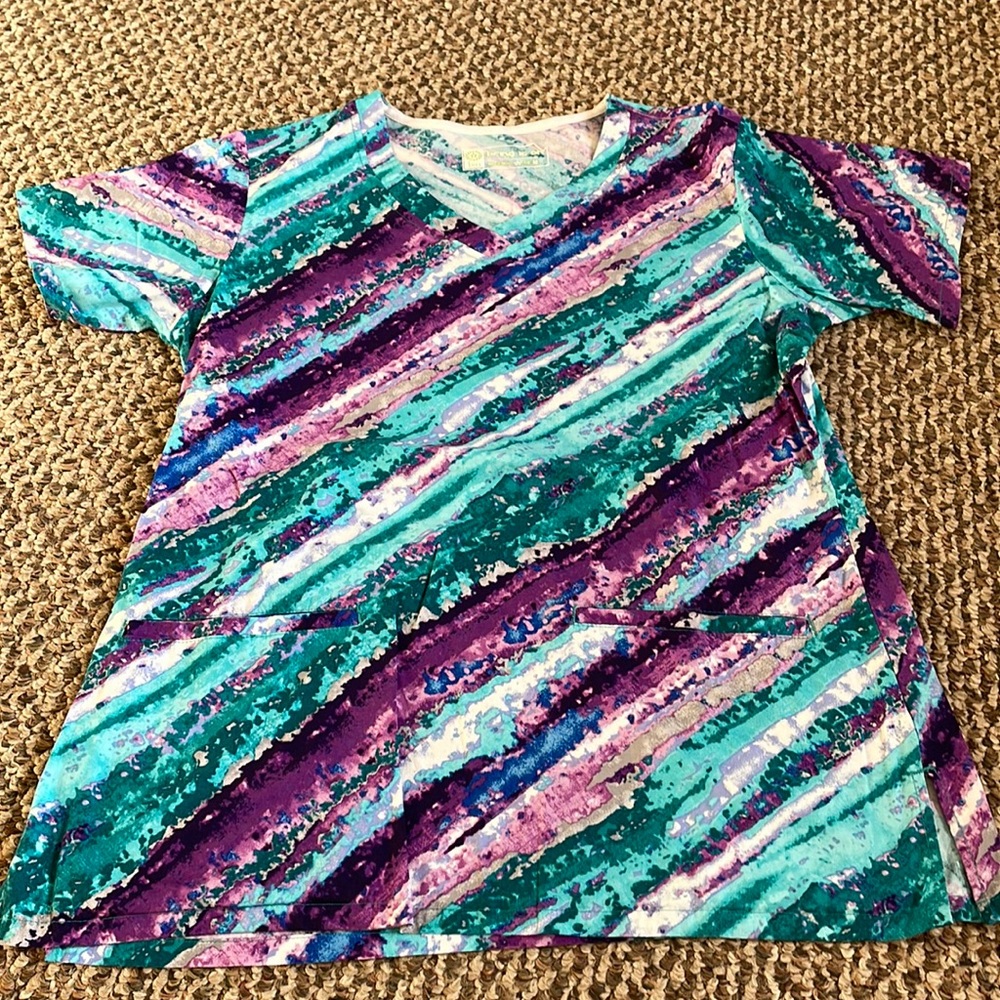Scrub top size medium